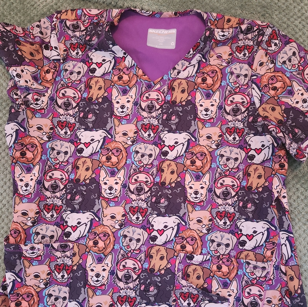 SKETCHERS SCRUB TOP